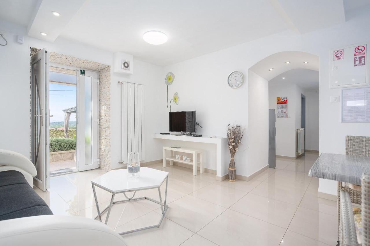 Apartment Tina Vrh  Zewnętrze zdjęcie